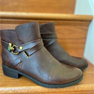 Brown boots perfect for fall season.